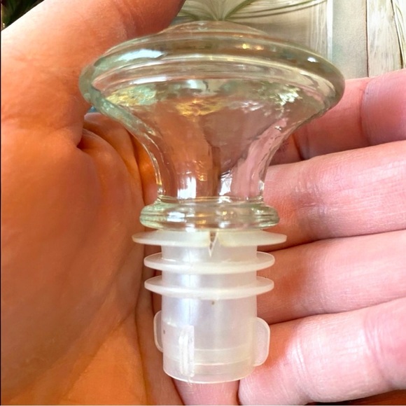 VINTAGE Glass Wine/Liquor Decanter with Stopper - Round Base - Picture 7 of 10